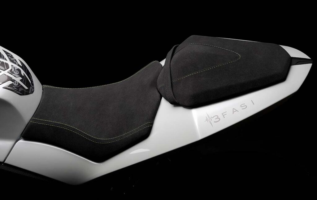 Sella e sella passeggero di Energica EGO. Credits Gianluca Muratori