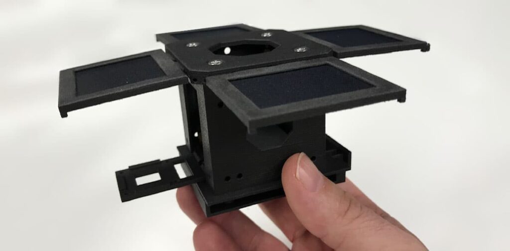 Primo assemblaggio della struttura e parti in Windform® XT 2.0. Courtesy of Mini-Cubes