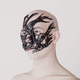 Maschera Collagene in SLS e Windform LX 2.0. Courtesy of CRP Technology e MHOX (design e foto)