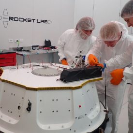 AlbaPod 2.0 al Rocket Labs Electron per l’ultima fase pre-lancio. Courtesy of Alba Orbital