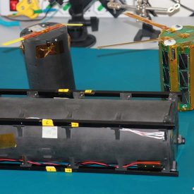 Ultima fase dell'integrazione dei TubeSats. Per gentile concessione di GAUSS Srl
